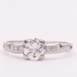 Solitario Art Déco in oro bianco 18K con diamanti di taglio brillante (0.61ctw ca.), anni ‘30