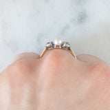 Trilogy antico in oro giallo 14K e argento con diamanti di taglio vecchia miniera (0.20ctw ca.) e perla bianca, anni ‘10/‘20