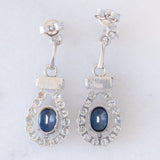 Orecchini pendenti a margherita vintage in oro bianco 14K con zaffiri (2.20ctw) e diamanti (1.66ctw), anni ‘70/‘80