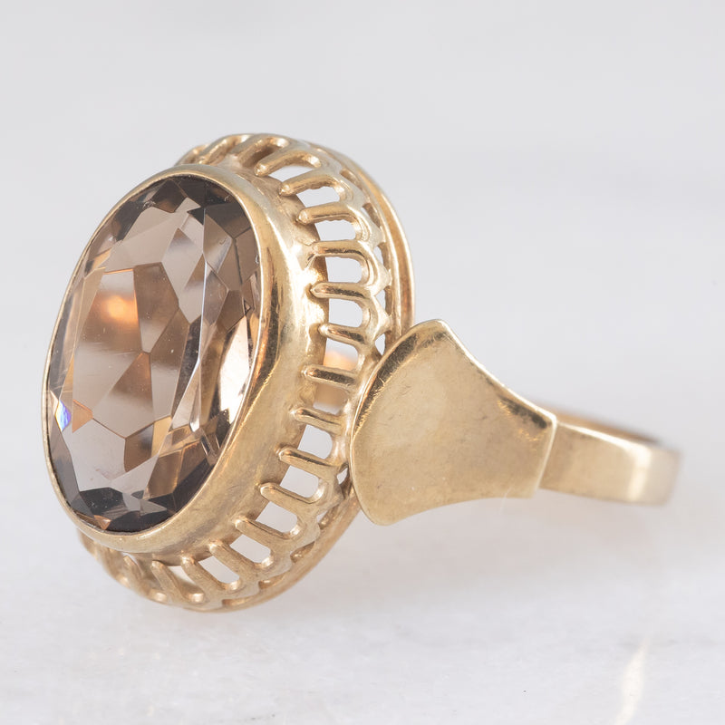 Anello da cocktail vintage in oro giallo 8K e quarzo fumé (2.40ct ca.), anni ‘60/‘70