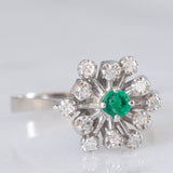 Anello a fiocco di neve in oro bianco 14K con smeraldo (0.13ct ca.) e diamanti (0.24ctw ca.), anni ‘70