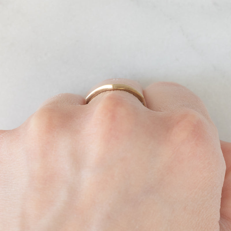 Anello a “V” in oro giallo e bianco 9K con diamanti (0.05ctw ca.), anno 1989