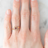 Bague ancienne en or jaune 18 carats en forme de marguerite, ornée de pâte de verre rose et de diamants taille rose, début des années 900