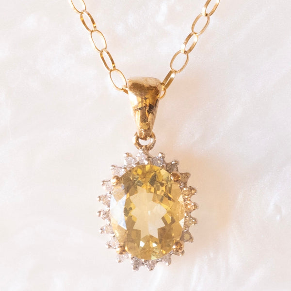 Collana vintage con catenina in oro giallo 9K e con ciondolo a margherita in oro giallo e bianco 9K con quarzo citrino (1.50ct ca.) e diamanti (0.10ctw ca.)