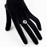 Anillo de oro blanco de 14 quilates con copo de nieve, zafiro (aprox. 0.50 ct) y diamantes de talla brillante (aprox. 0.96 ct), década de 70