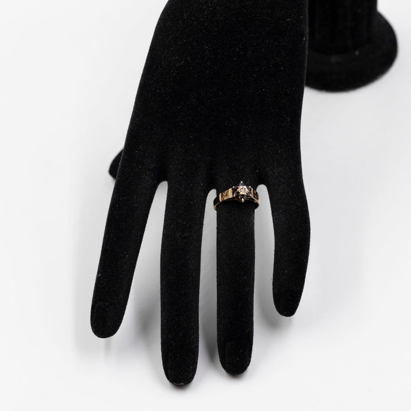 Anello vintage in oro giallo 9k con zaffiri e diamante