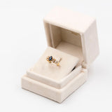 Anello vintage in oro giallo 18k con zaffiro (0,61ct) e diamanti (0,84ctw)