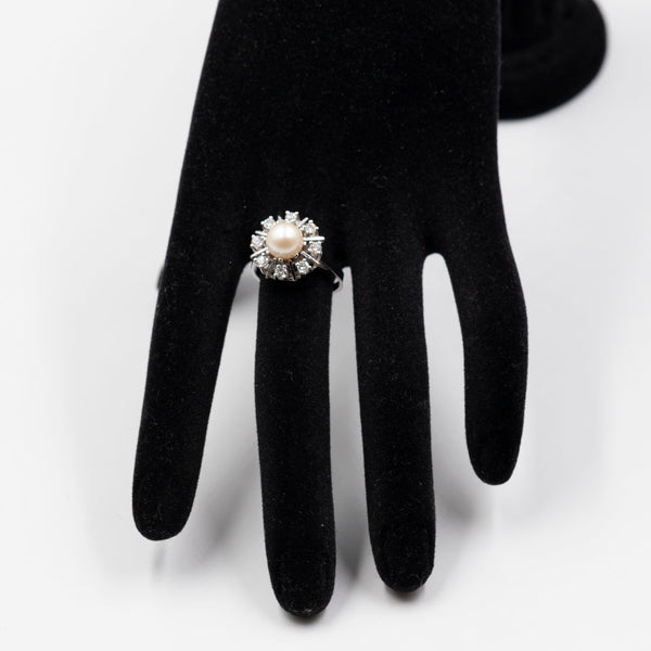 Anello vintage a margherita con perla e diamanti (0,50ctw) in oro bianco 14k, anni '60