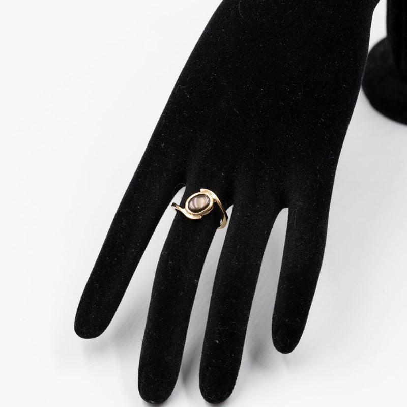 Anello vintage in oro giallo 18k con zaffiro nero stellato, anni '70