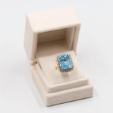 Anello vintage da cocktail in oro giallo e bianco 18k con topazio azzurro (20ct) e diamanti (1,70ctw), anni '70