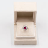 Anello vintage a ballerina in oro bianco 18k con rubino (1,37ct) e diamanti (1,30ctw), anni '70