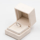Anello vintage a riviera in oro bianco 18k e diamanti (0,28ctw), anni '60