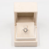 Bague vintage en platine en forme de marguerite avec opale (1,22 ct) et diamants (0,38 ct au total)