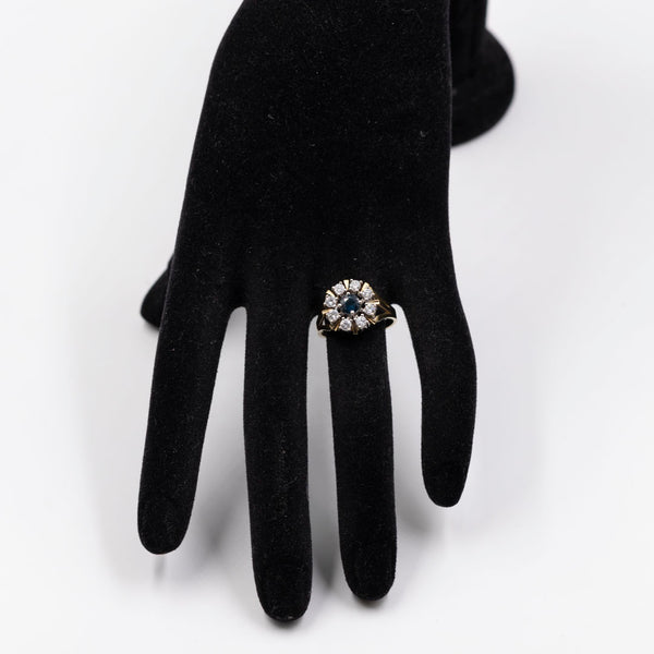 Anello vintage a margherita in oro giallo 14k con zaffiro (0,60ct) e diamanti (0,64ctw), anni '70