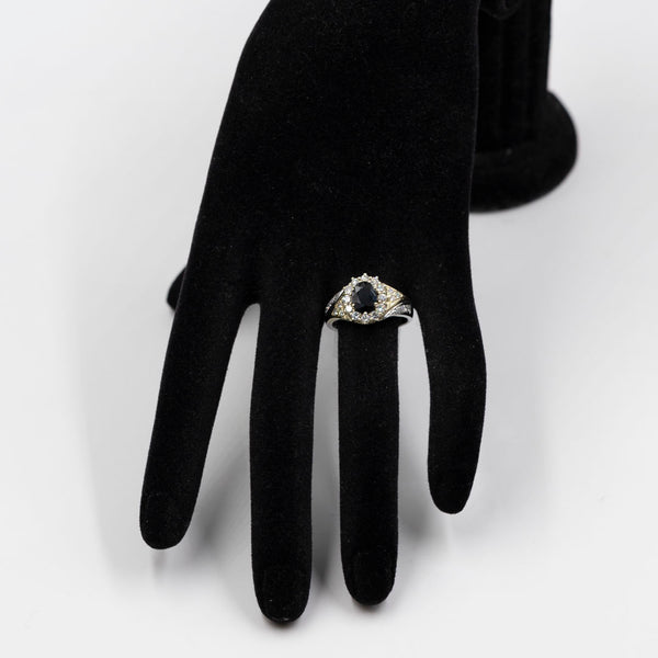 Anello vintage a margherita in oro bicolore 14k con zaffiro (1.28ct) e diamanti (0.75ct), anni '80