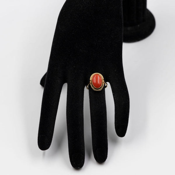 Anello vintage in oro giallo 8k con corallo, anni '60