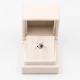 Bague vintage en or blanc 14 carats avec saphir (0,40 ct) et diamants (0,20 ct), années 70