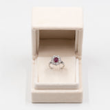 Anel vintage margarida em ouro branco 18k com rubi (1 quilate) e diamantes (1,16 quilates), década de 70