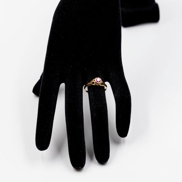 Anello vintage in oro giallo 20k con rubino sintetico, anni '60/'70