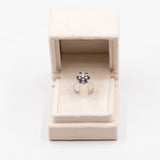 Vintage-Blumenring aus 14-karätigem Weißgold mit Diamanten (0,40 ctw) und Saphiren (0,40 ctw), 70er Jahre
