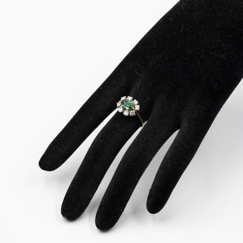 Anello vintage in oro giallo 14K con tormalina verde (1ct ca.) e diamanti di taglio brillante (0.80ctw ca.), anni ‘70
