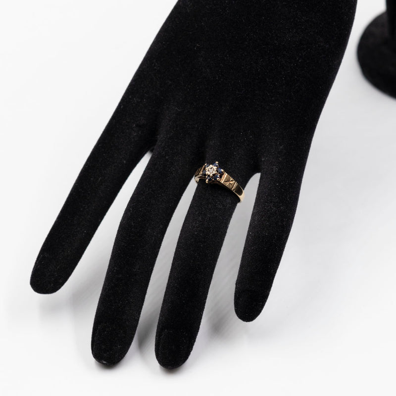 Anello vintage in oro giallo 9k con zaffiri e diamante