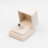 ANELLO A FIORE IN PLATINO CON ZAFFIRO AUSTRALIANO (2.26CT) E DIAMANTI (0.84CTW)