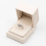 Anello “trilogy” vintage in oro bianco 14K con diamanti di taglio brillante (0.40ctw ca.), anni '80