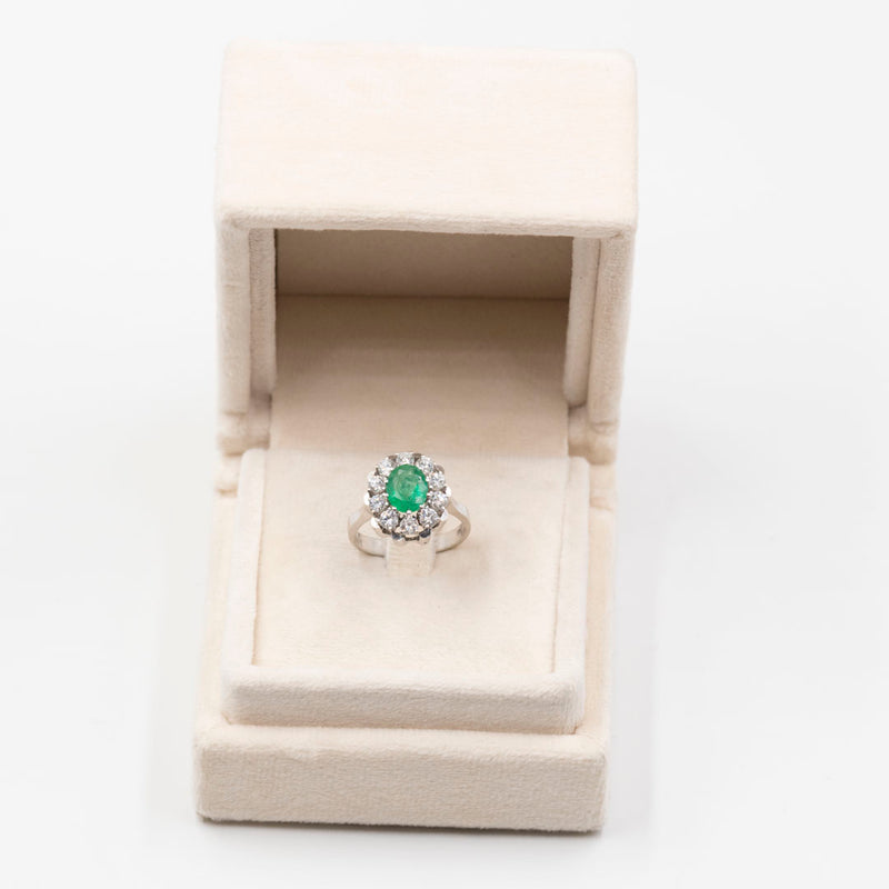 Anello vintage a margherita in oro bianco 14k con smeraldo (1,30ct)  e diamanti (0,90ctw), anni '60
