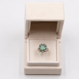 Vintage-Ring aus 18 Karat Weißgold mit Smaragd (1,4 ct) und Diamanten (0,40 ctw), 60er Jahre