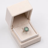 Vintage-Ring aus 18 Karat Weißgold mit Smaragd (1,4 ct) und Diamanten (0,40 ctw), 60er Jahre