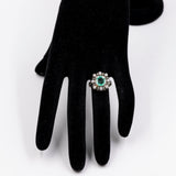 Vintage-Ring aus 18 Karat Weißgold mit Smaragd (1,4 ct) und Diamanten (0,40 ctw), 60er Jahre