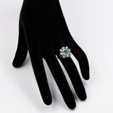 Vintage-Ring aus 18 Karat Weißgold mit Smaragd (1,4 ct) und Diamanten (0,40 ctw), 60er Jahre