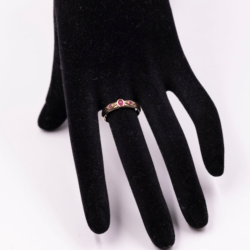 Anello vintage in oro rosa 9k con rubini