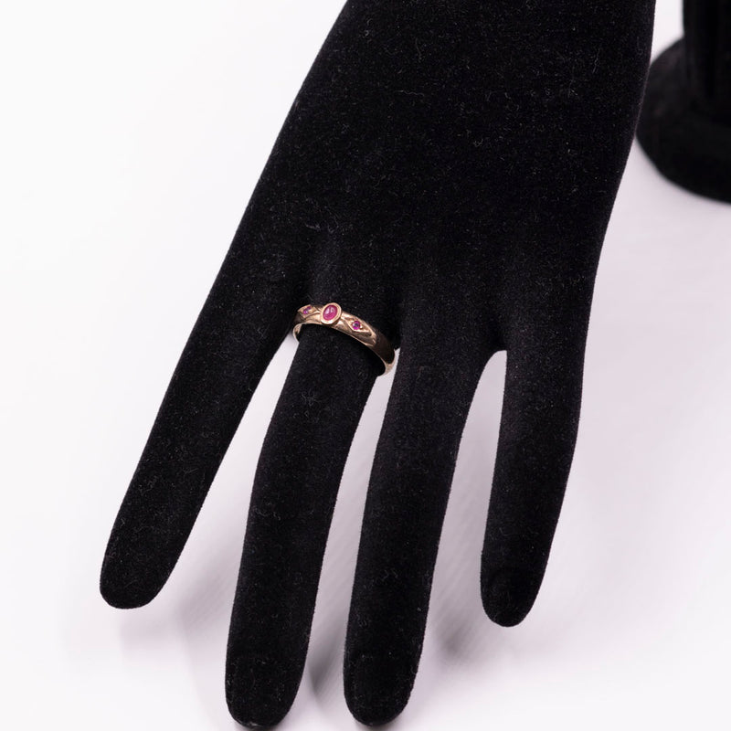 Anello vintage in oro rosa 9k con rubini