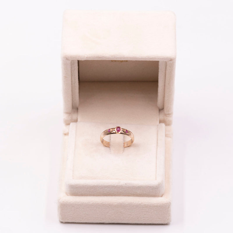Anello vintage in oro rosa 9k con rubini