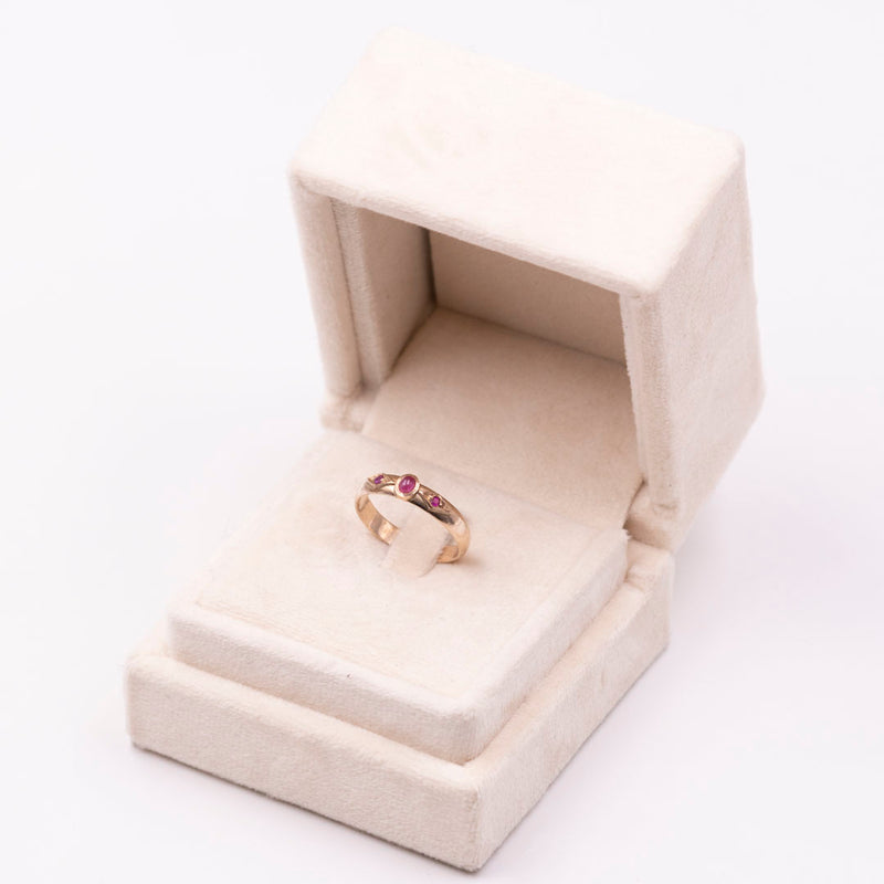Anello vintage in oro rosa 9k con rubini