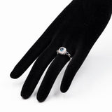 Vintage-Ring aus 18 Karat Weißgold, blauem Spinell, Saphiren und Diamanten (0.44 ctw). 60er Jahre