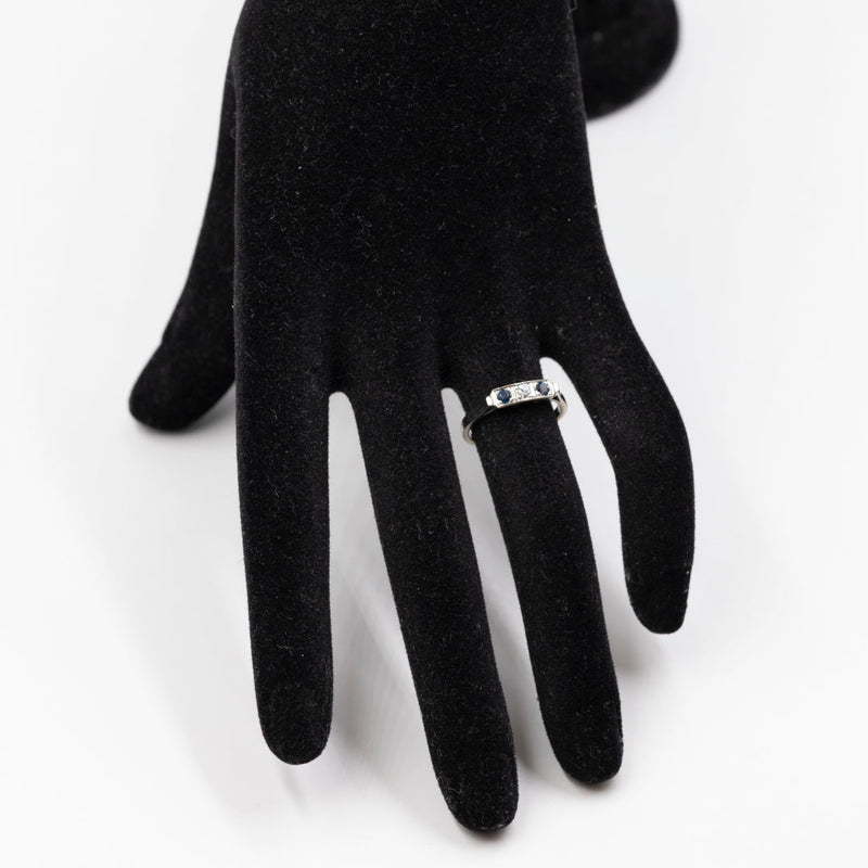 Anello Art Déco in oro bianco 14k con diamante e zaffiri, anni '30