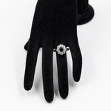 Anello vintage a margherita in oro bianco 18k con zaffiro (1,30ct) e diamanti (1,30ctw), anni '70