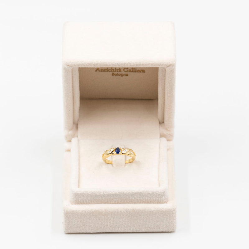 Anello vintage in oro giallo 18k con zaffiro e diamanti , anni '70