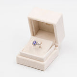 ANELLO A MARGHERITA VINTAGE IN PLATINO CON TANZANITE (1CT) E DIAMANTI (0.50CTW)