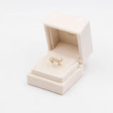 ANELLO A FASCIA IN ORO 18K CON MARGHERITA DI DIAMANTI (1CTW)