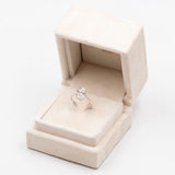 Anello vintage bypass in oro bianco 9k con hiddeniti e diamanti