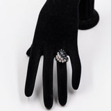 Anel vintage em ouro branco 14k com diamantes (0,80 ct) e safiras lapidadas em marquise (0,70 ct), década de 60