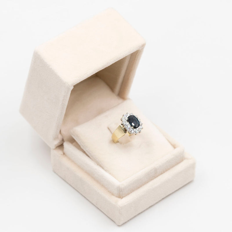 Anello vintage a margherita in oro giallo e bianco 14k con zaffiro (1,50ct) e diamanti (0,70ctw), anni '70