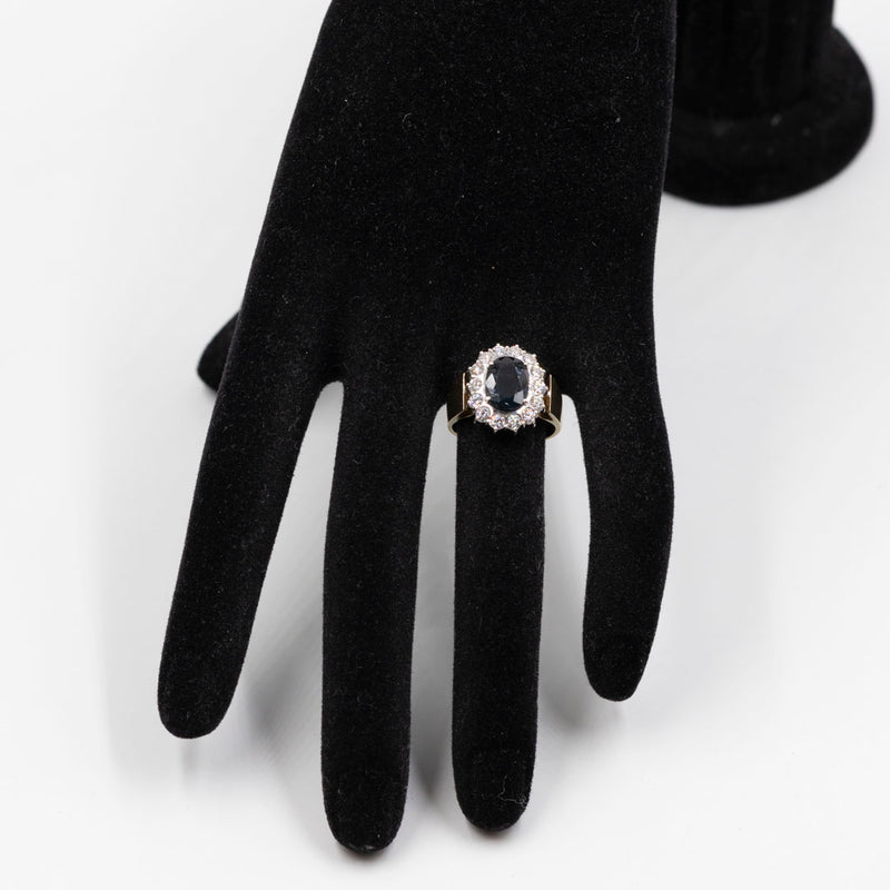 Anello vintage a margherita in oro giallo e bianco 14k con zaffiro (1,50ct) e diamanti (0,70ctw), anni '70