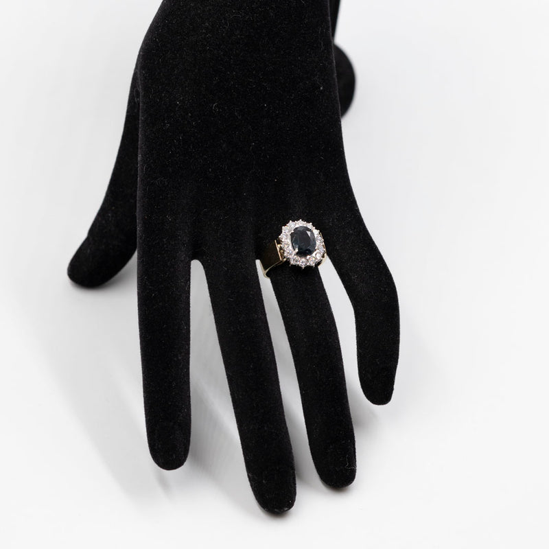 Anello vintage a margherita in oro giallo e bianco 14k con zaffiro (1,50ct) e diamanti (0,70ctw), anni '70