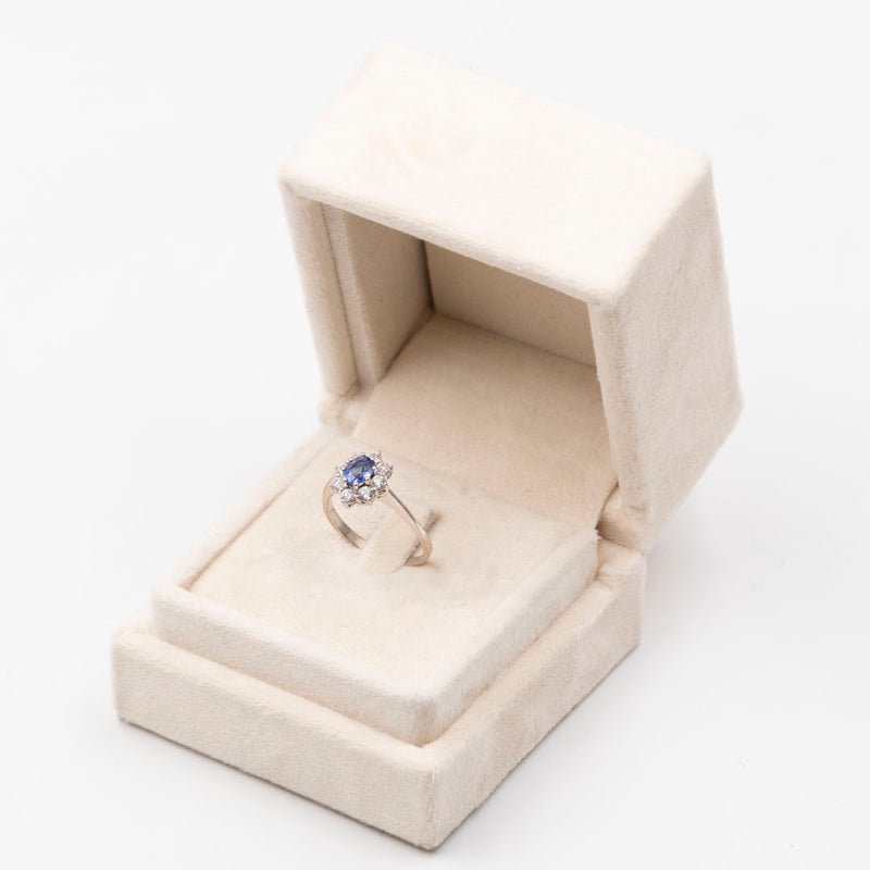 Anello vintage in oro bianco 14K con smeraldo (0.40ct ca.) e diamanti (0.06ctw ca.), anni '70
