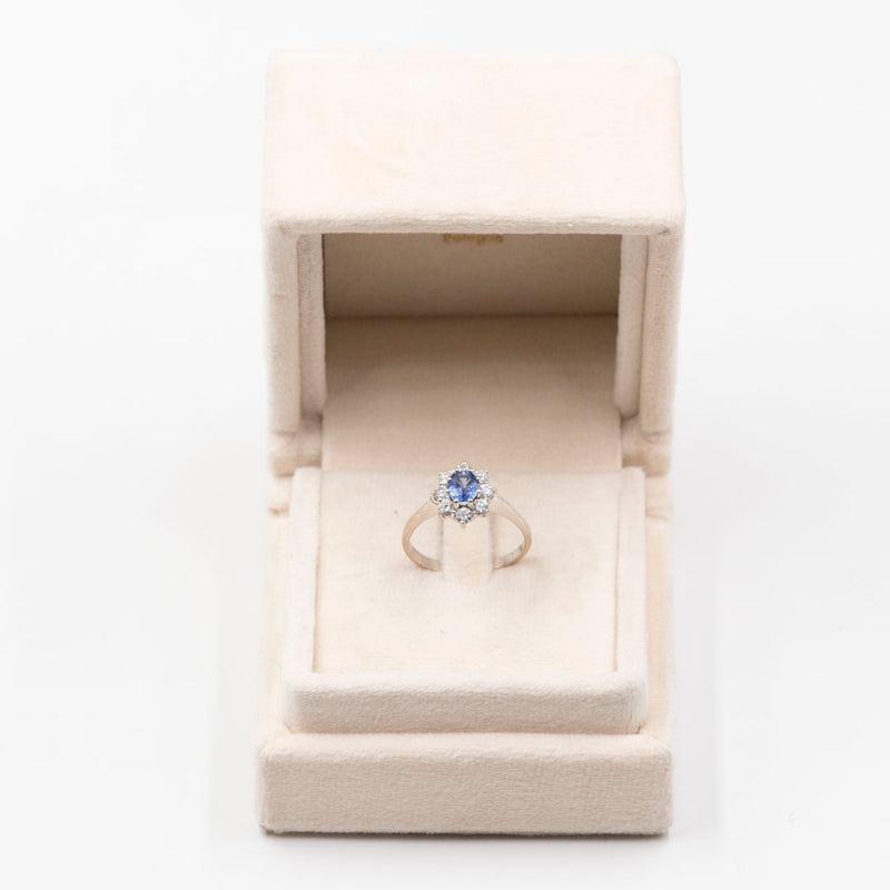 Anello vintage in oro bianco 14K con smeraldo (0.40ct ca.) e diamanti (0.06ctw ca.), anni '70
